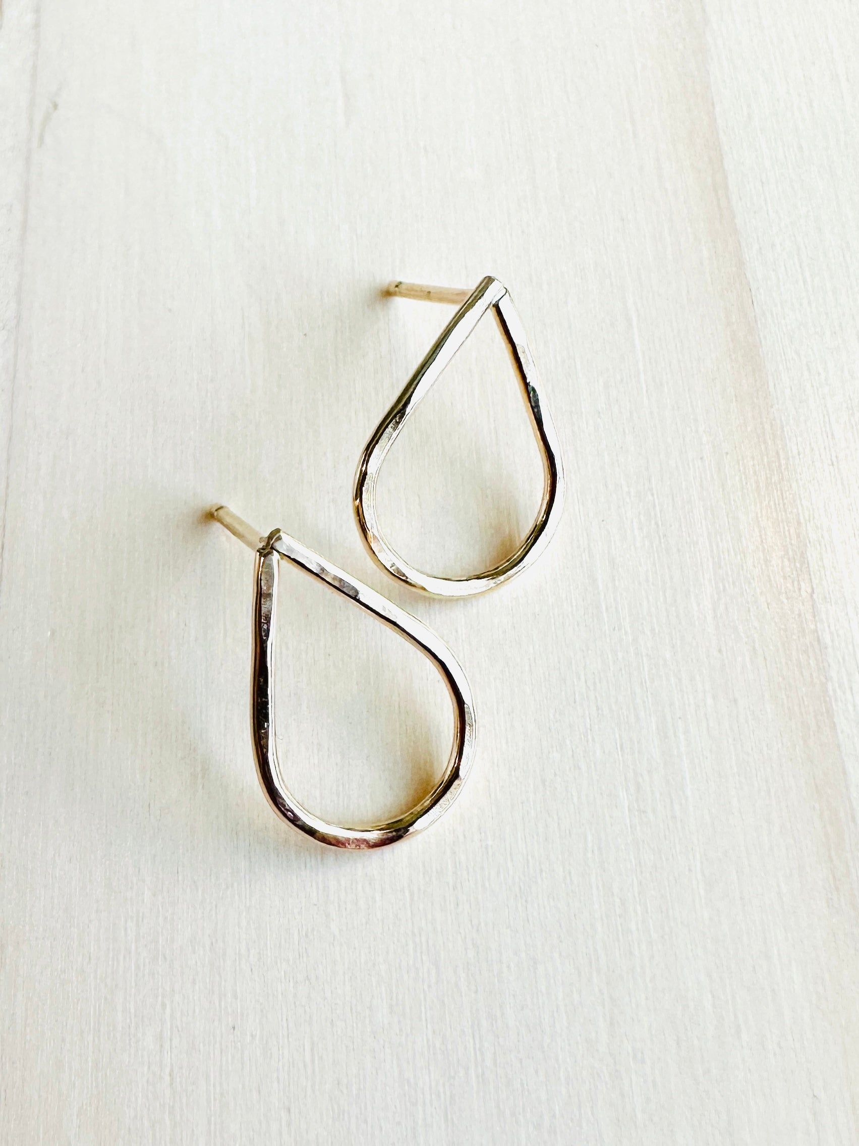 Hammered Gold Hoop Earrings Minimalist Gold Earrings Dainty 