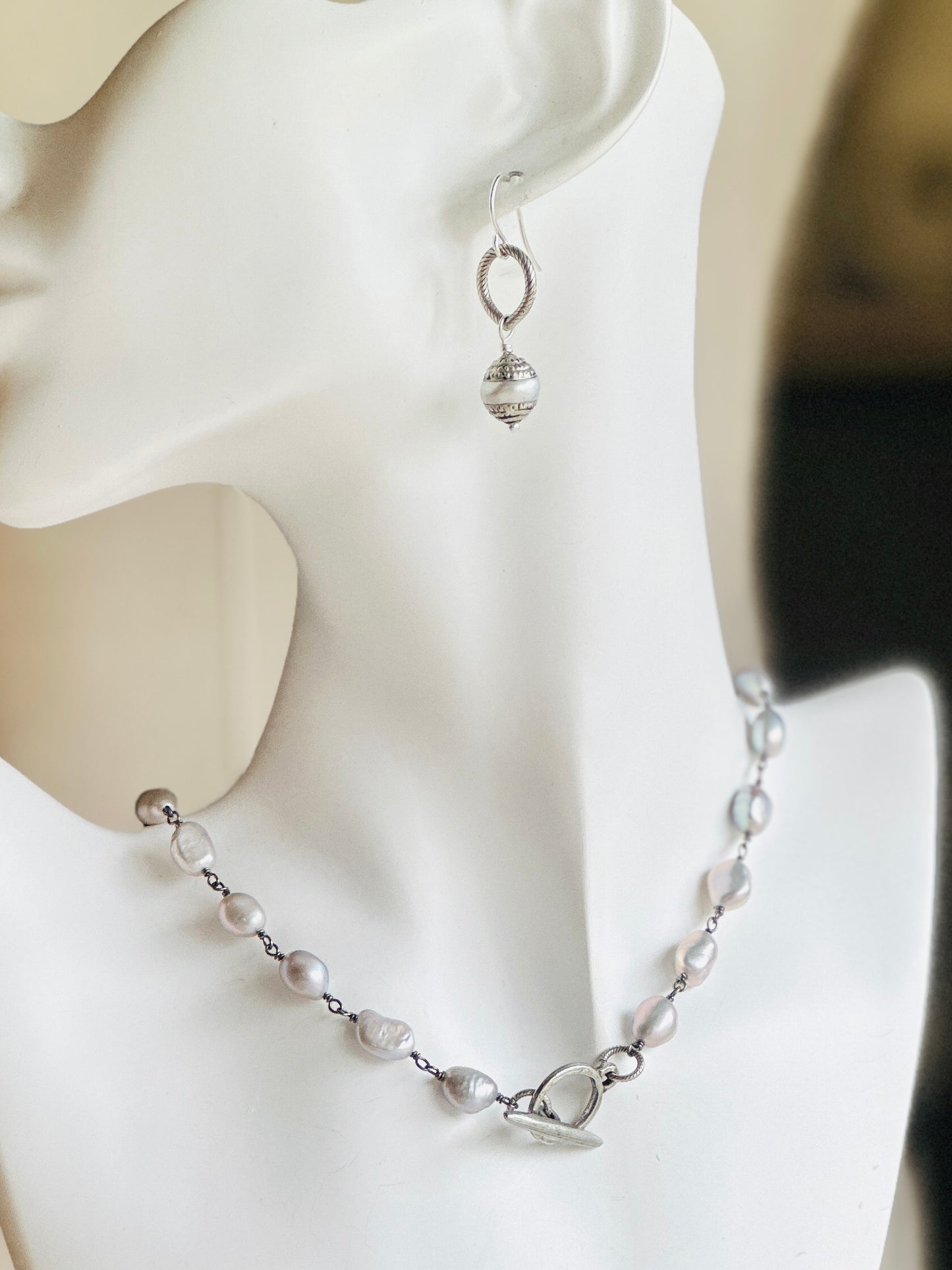 Silver Baroque Pearl Choker